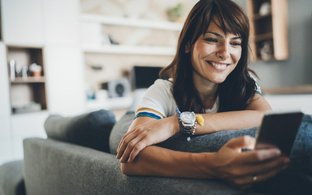 6 Text Messages to Send a Friend that Feel Like a Hug